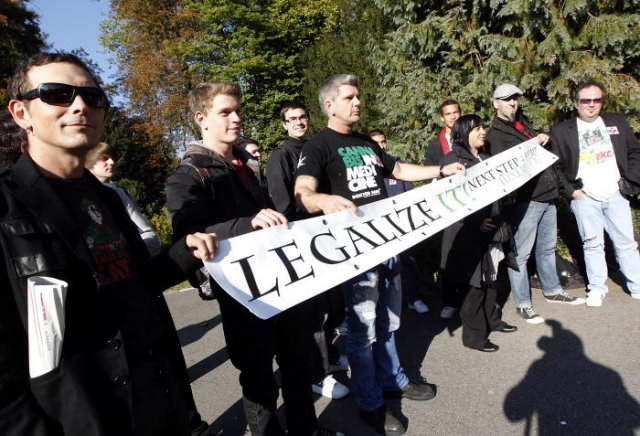 Foto von der Demonstration für Cannabis als Medikament in Luxemburg, vor dem Gesundheitsministerium
