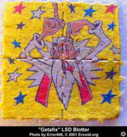 Foto eines sogenannten LSD Blotters mit einer Stilisierung von Miraculix